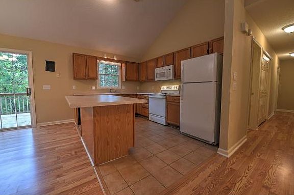 3rd image of 2309 Louita Ave
