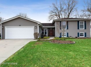 2064 Spring Green Dr, Wheaton, IL 60189