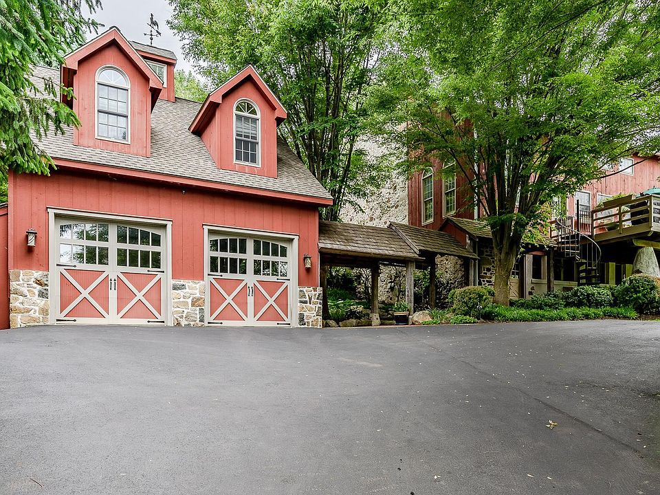 1st image of 106 Hoffman Cir