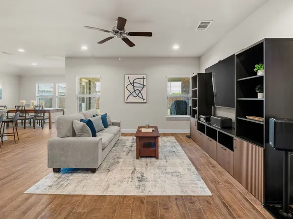 1338 Rolling Meadows Dr, Cedar Hill, TX 75104