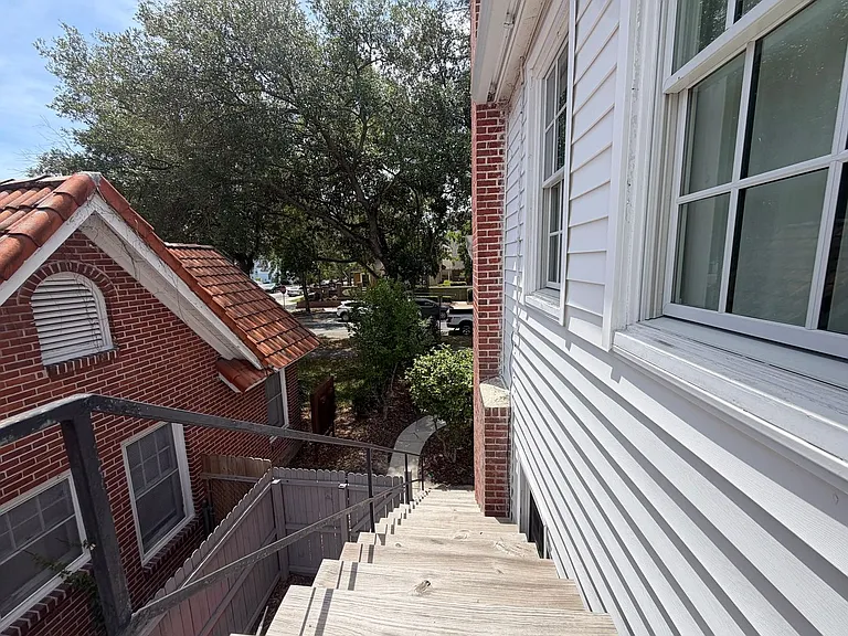 417 SW 10th St — Photo 43