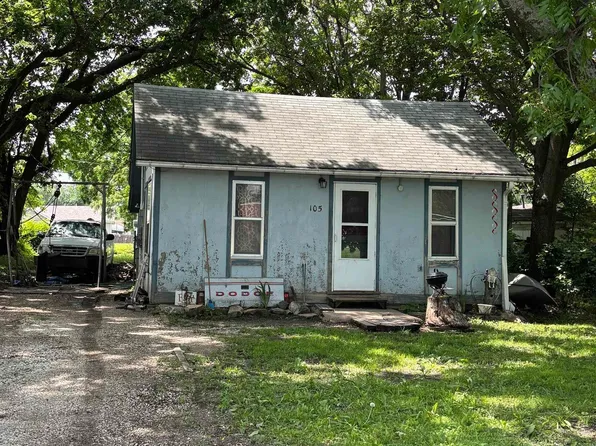 105 S Walnut St, Emporia, KS 66801
