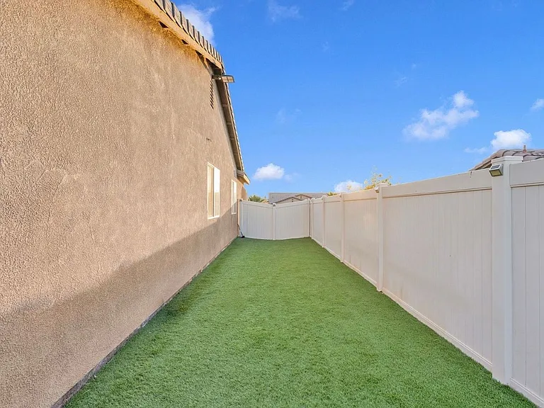 2212 Falcon Dr — Photo 12
