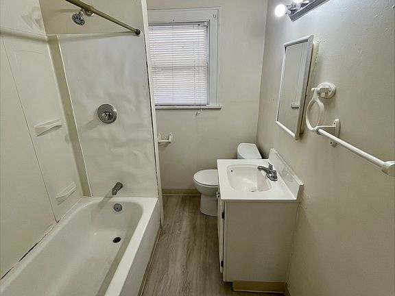 3rd image of 1160 Herberich Ave