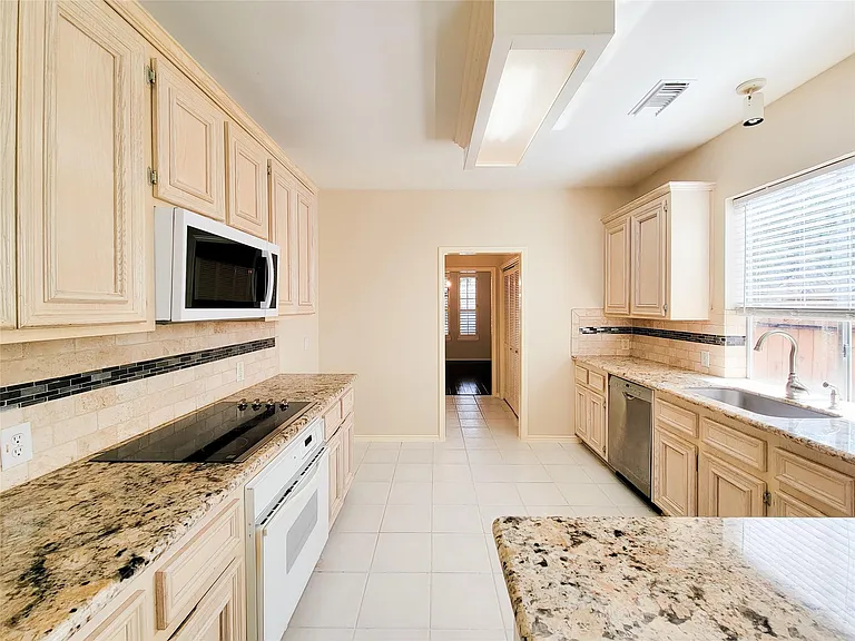 4106 Creek Ridge Ln — Photo 16