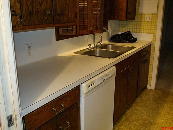 5th image of 301 N Laurel St