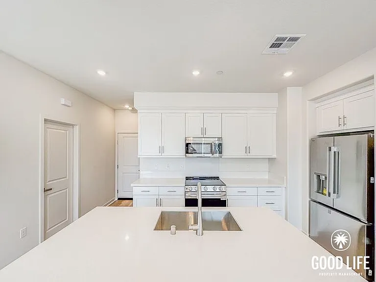 7006 Solara Way — Photo 5