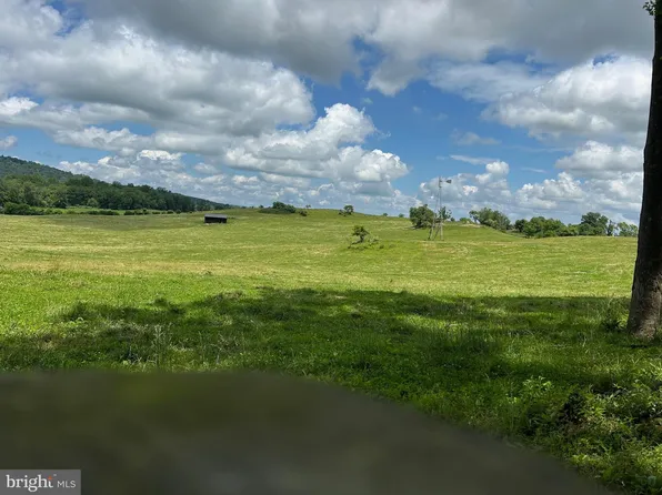 10674 Ada Rd, Marshall, VA 20115