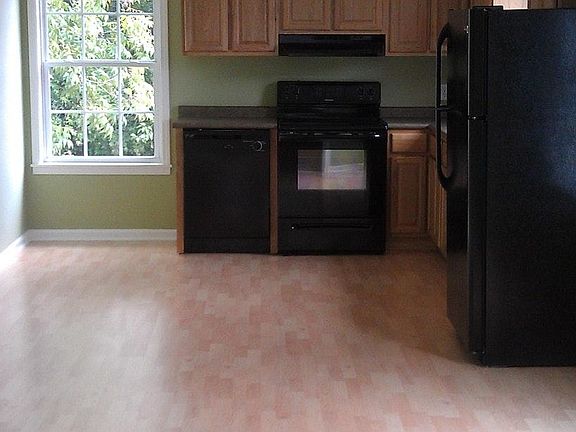 5th image of 117 S Tillman St