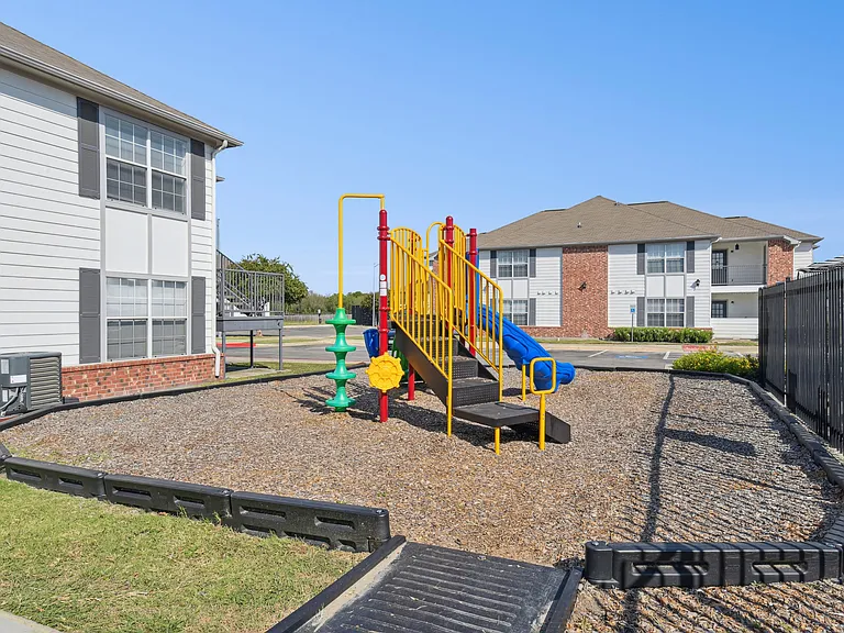 Las Villas De Leon Apartments — Photo 7