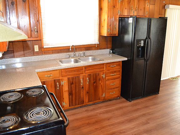 4th image of 3227 Moorewood Dr