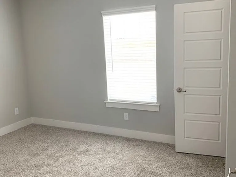 375 Hampton Pl — Photo 8