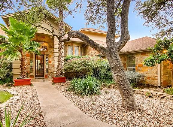 4th image of 382 Island Oaks Ln