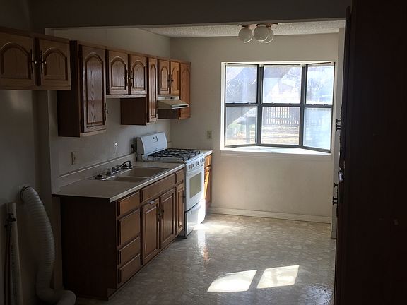 4th image of 803 S Louisiana St