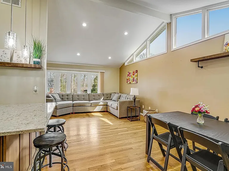 8651 Cromwell Dr — Photo 14