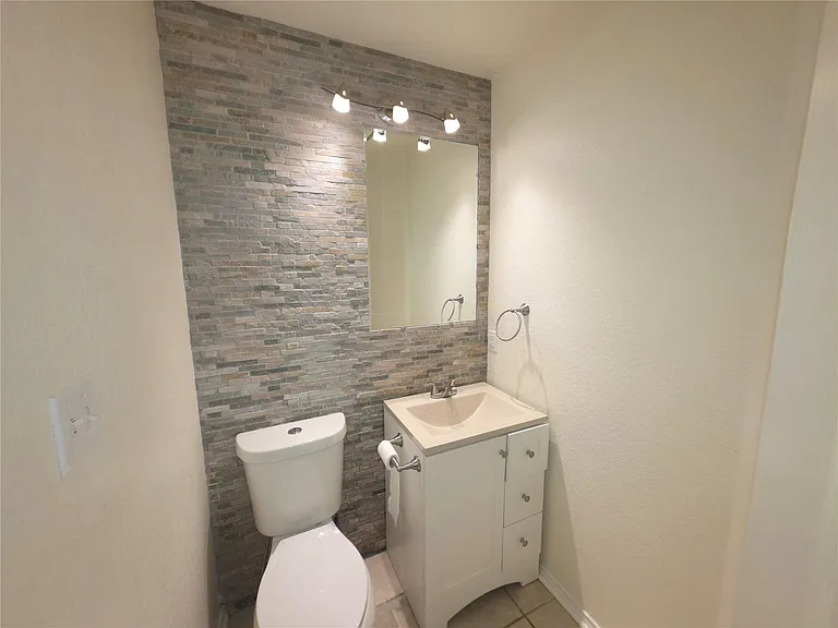 1600 Hollow Tree Blvd — Photo 22