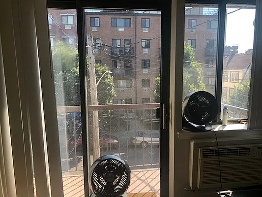 Rented by 18 REALTY | media 4