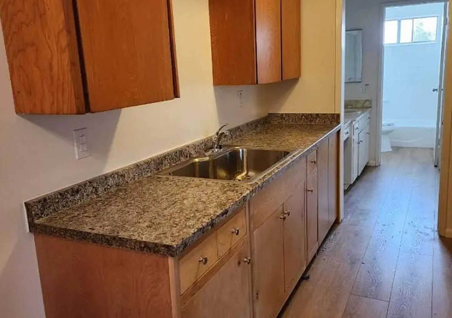 Stratford Apartments — Photo 2