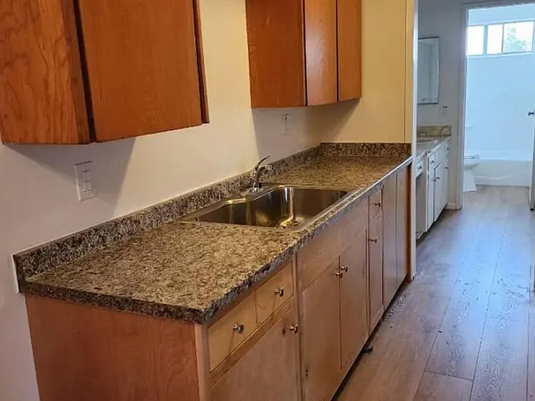 Stratford Apartments — Photo 2