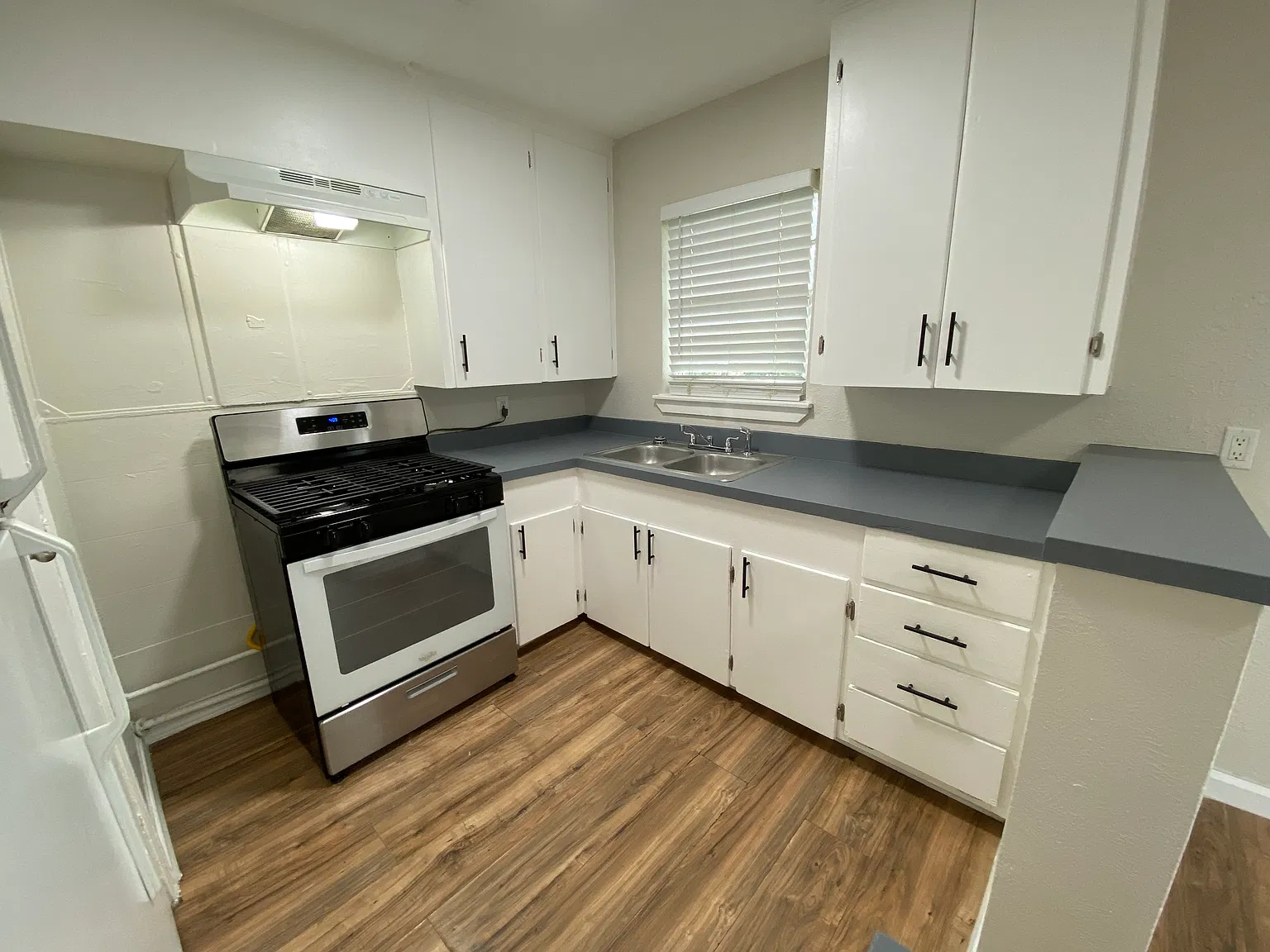 1115 S Beckley Ave — Photo 4