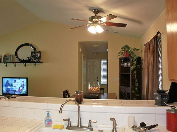 4th image of 566 Arbor Ct