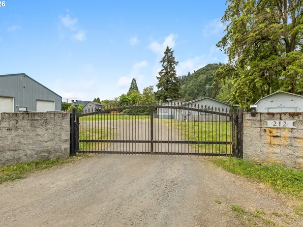 212 Dyke Rd, Dillard, OR 97432