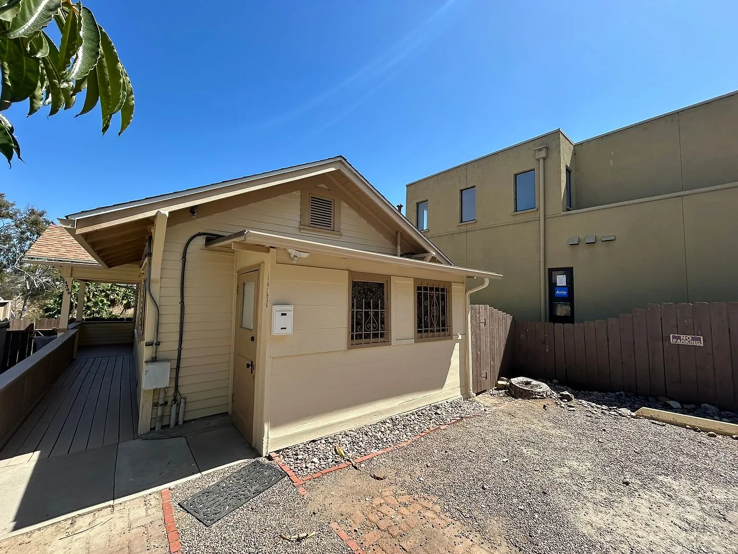Detached Cottage in Cortez Hills! — Photo 3