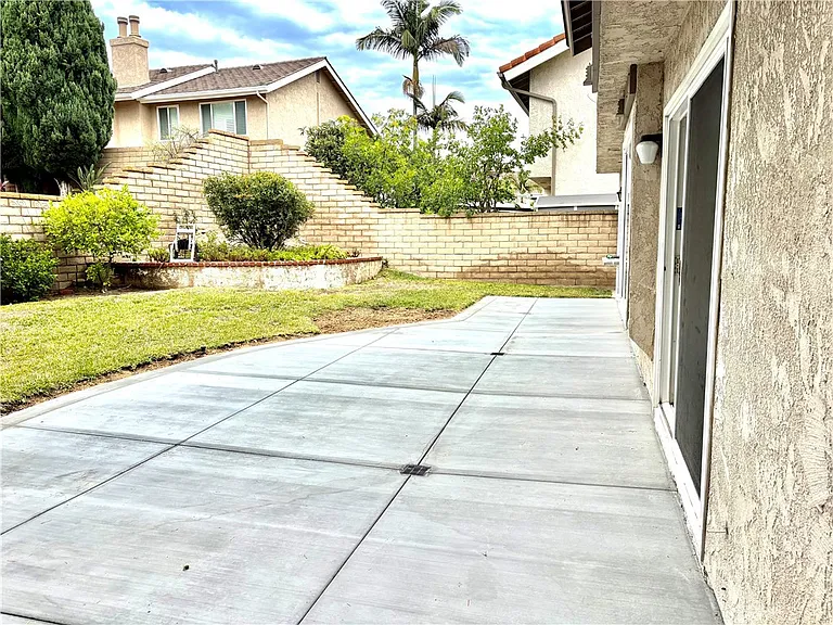 22185 Crane St — Photo 2