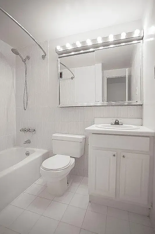 220 East 24th Street — Photo 3