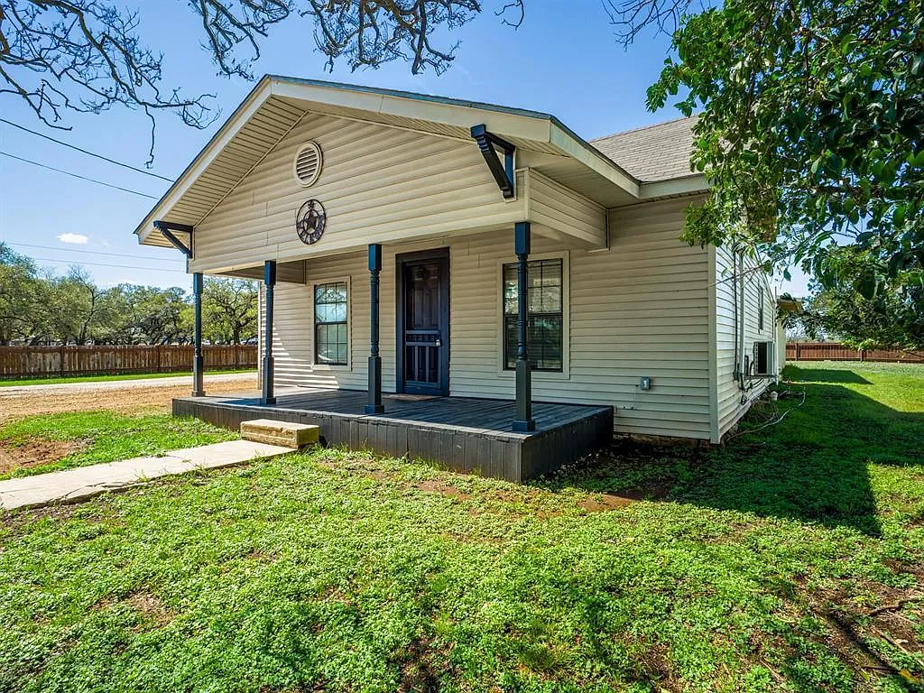 2 bed, 1.0 bath, 874 sqft, $2,000 — Photo 2