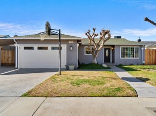 1438 Beverly Ct, Clovis, CA 93611