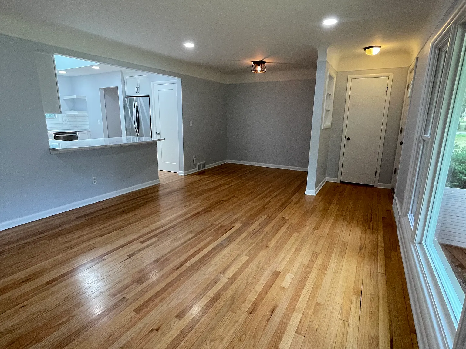 3 bed, 1.5 bath, 3120 sqft, $2,800 — Photo 3