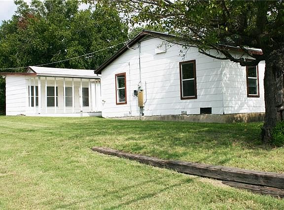 4th image of 1016 Meadow Park Dr