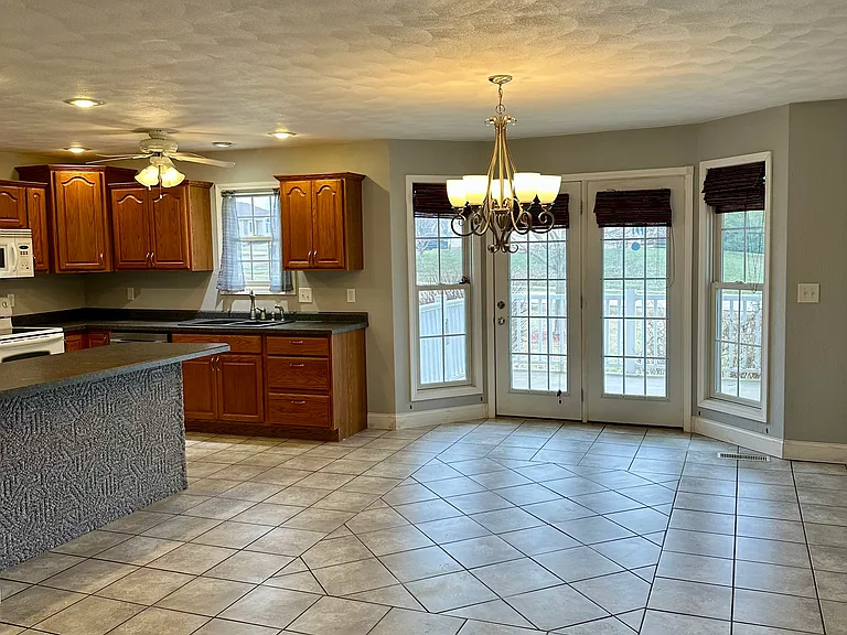 302 Holland Rd — Photo 7