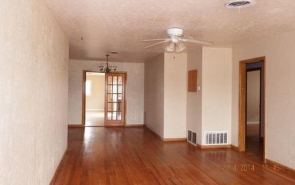 2nd image of 1429 NW Longview Ave