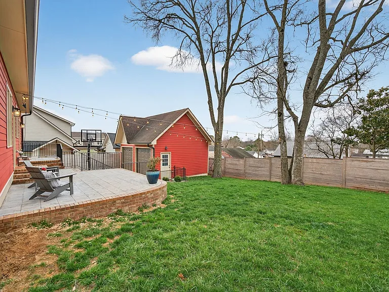 605 W End Cir — Photo 37