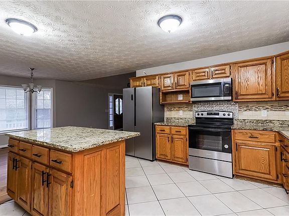 3rd image of 35 Knights Cir