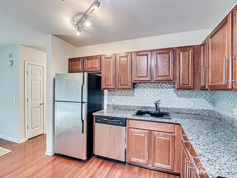 1073 Morning Glory Dr — Photo 2