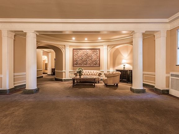3rd image of 11811 84th Ave #211