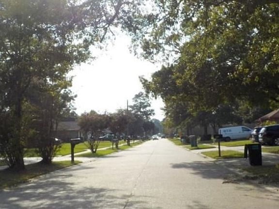Exterior Neighborhood (street photo)