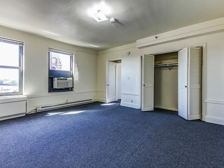 Unit Bedroom
