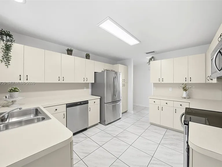 11008 Boca Woods Ln — Photo 31