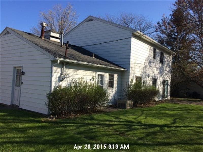2nd image of 2918 Roscommon Dr
