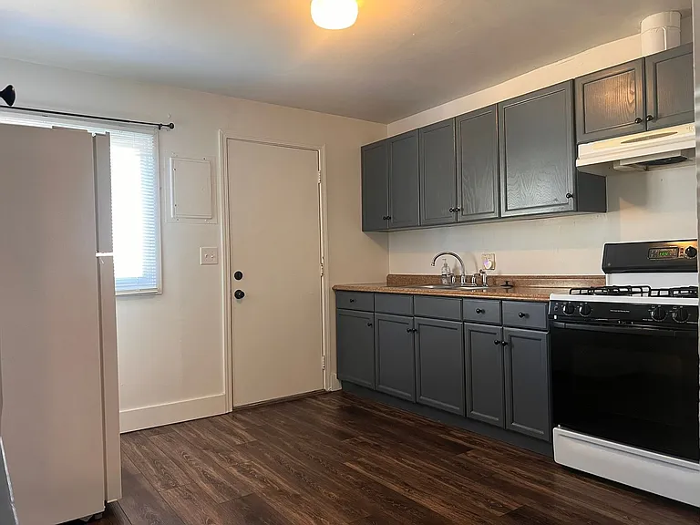 555 W Grant St — Photo 5