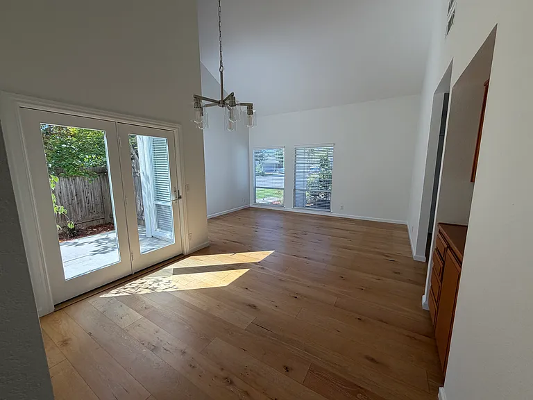1260 Evans Ct — Photo 8