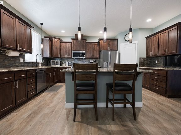 5th image of 786 N View Dr