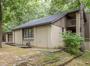 1168 E Oaks Manor Dr, Fayetteville, AR 72703