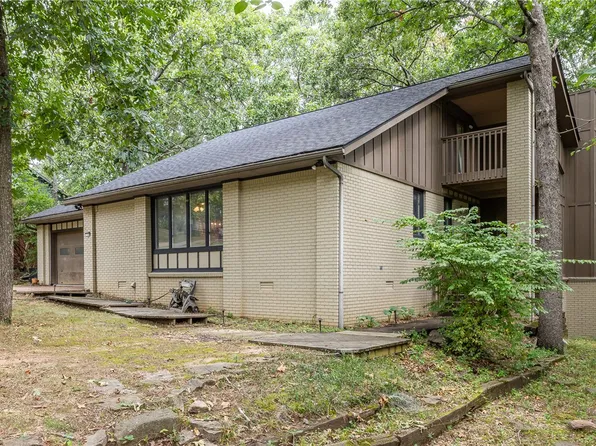 1168 E Oaks Manor Dr, Fayetteville, AR 72703