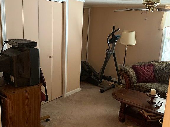 Bedroom 3 sitting area