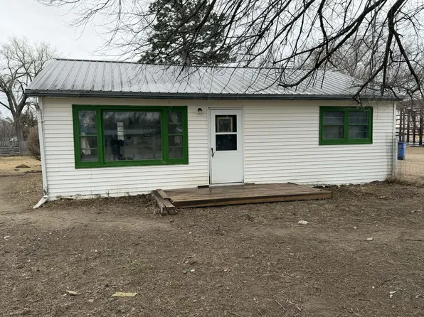 381 W 2nd St, Mission, SD 57555